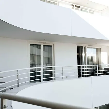 מלון דירות Lumina Ovo 4*