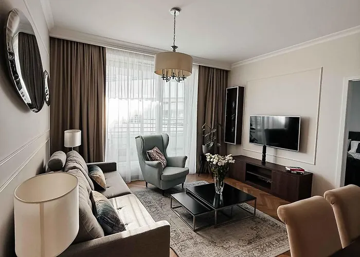 Lumina Ovo アパートホテル 4*